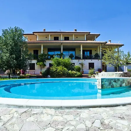 Rita Umbria - Country With Pool